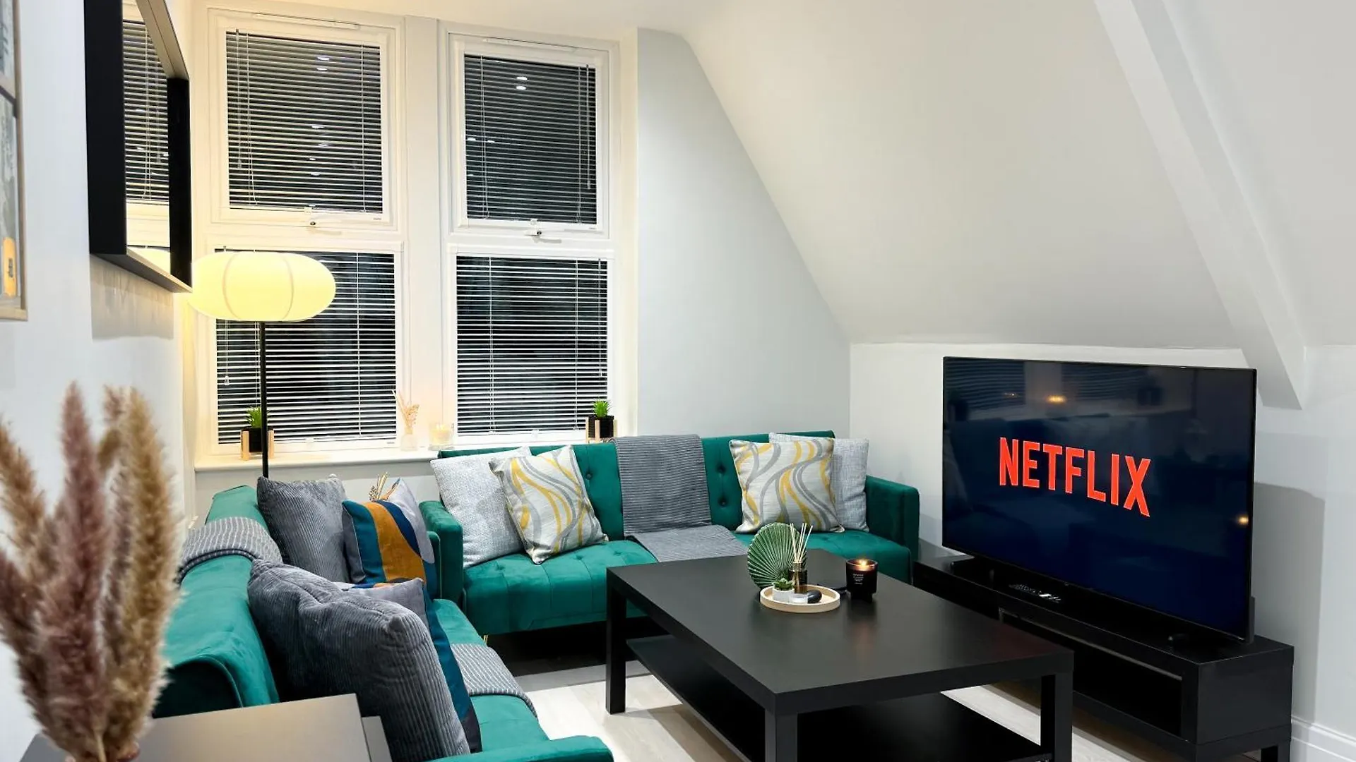 Modern & Relaxed 2 Bed Apartment Near City Centre 0*, Cardiff