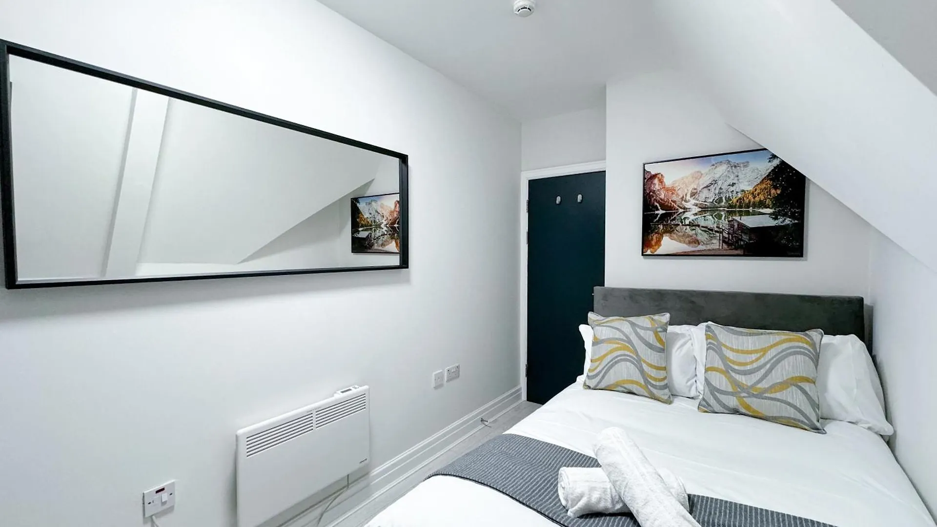 Modern & Relaxed 2 Bed Apartment Near City Centre 0*, Cardiff