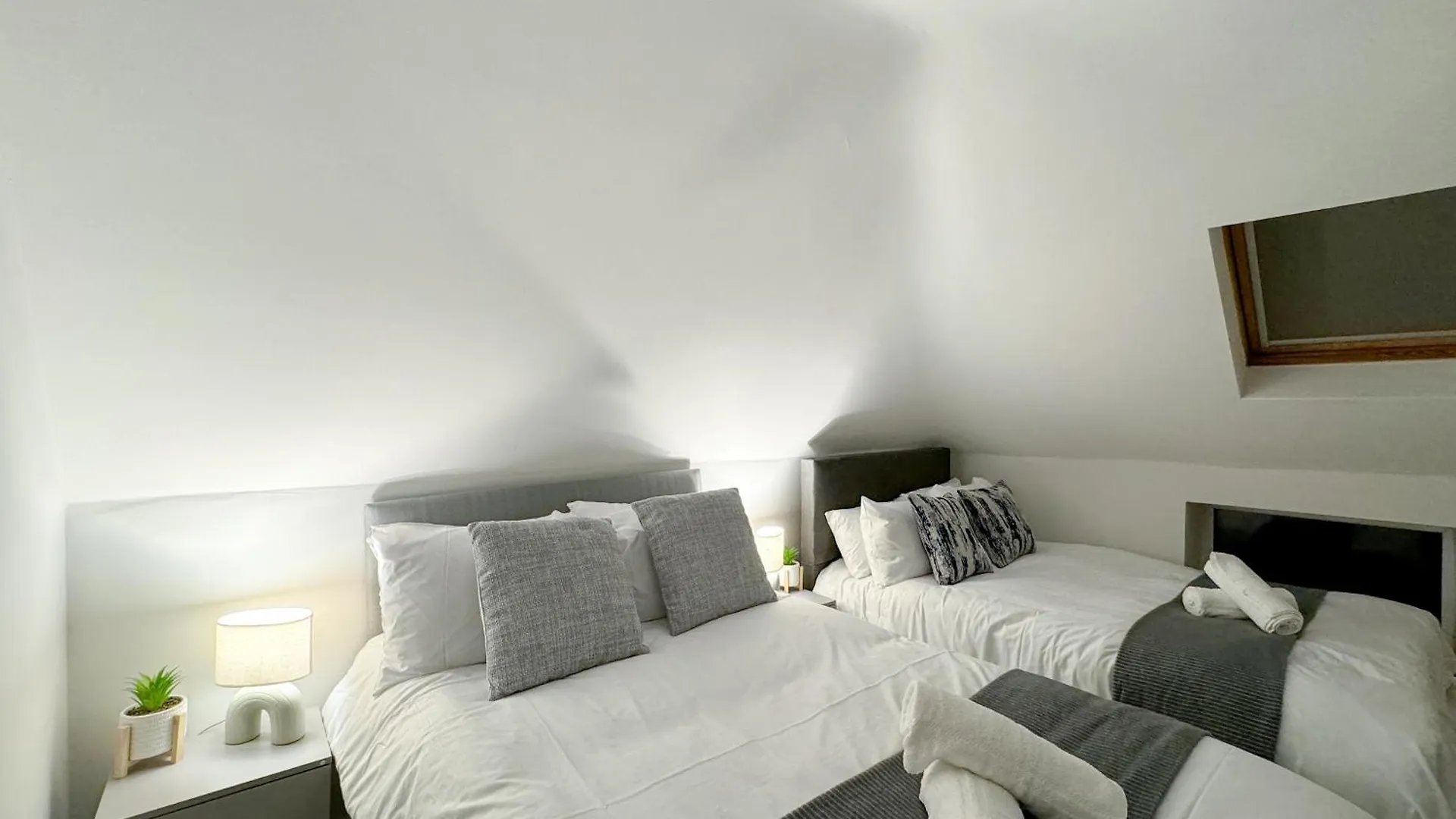 Modern & Relaxed 2 Bed Apartment Near City Centre
